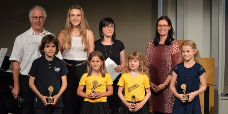 Bgm. Katharina Wöss-Krall, MS-Dir. Ingold Breuss und das Ensemble „4 happy recorders“ (c) Musikschule