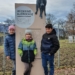 Klara, Linda und Martin beim Auerochsengehege © Wildpark Feldkirch