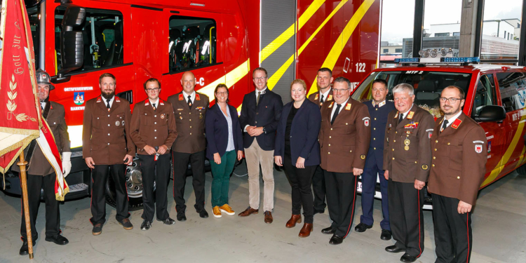 Fahrzeugsegnung der Ortsfeuerwehr Rankweil Vorplatz der Basilika (bei Schlechtwetter im Feuerwehrgerätehaus Rankweil). Foto: Hofmeister