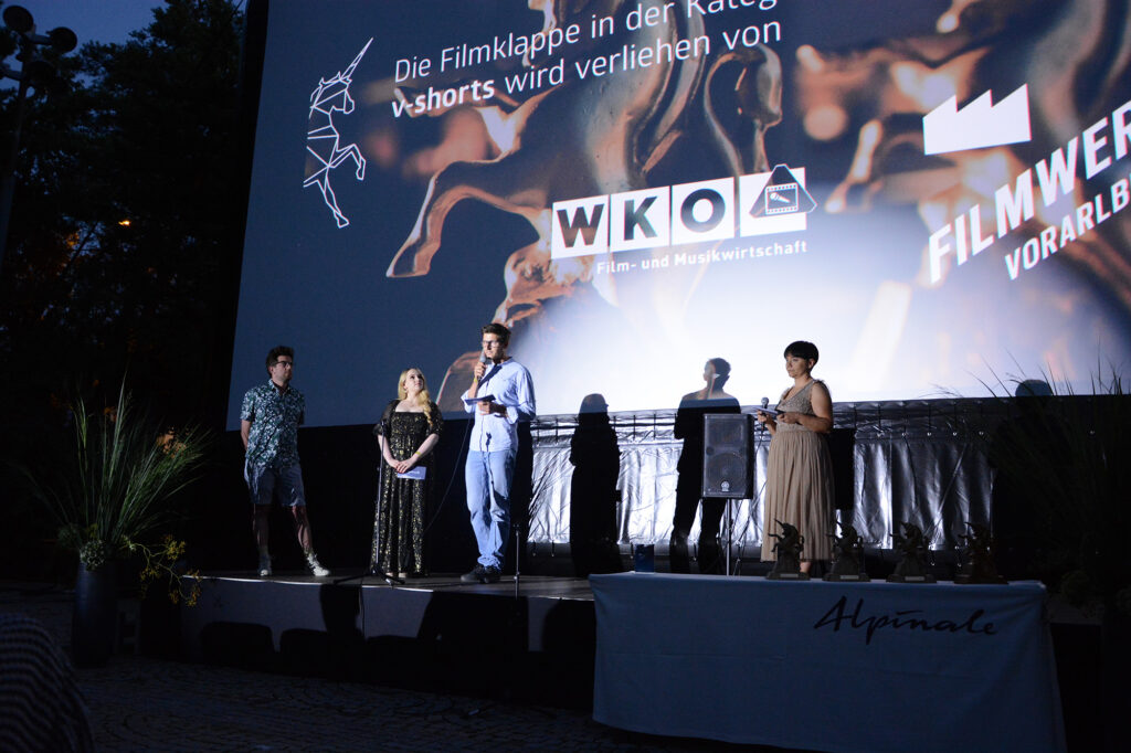 Vergangenes Jahr wurde der Film “LEER” von Marios Glöckner in der Kategorie „v-shorts” mit einer “v-shorts”-Filmklappe und einem Preisgeld in Höhe von 500 Euro ausgezeichnet. (Foto: ALPINALE)