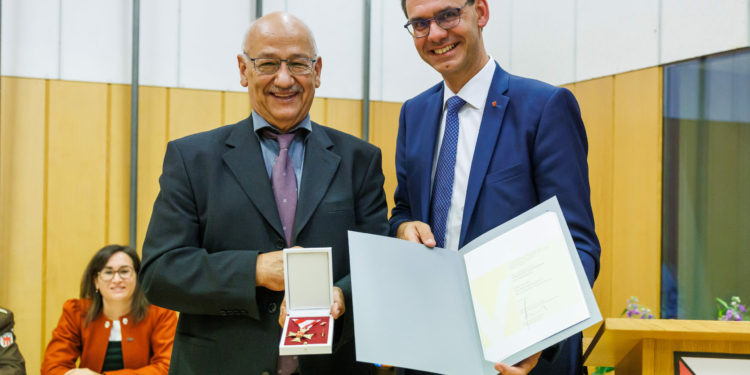 Amtsübergabe Bgm. Philibert Ellensohn im Mehrzwecksaal der Volksschule Viktorsberg. Foto: VLK