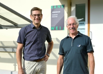 Der neue Musikschulleiter Markus Ellensohn (l.) mit seinem Vorgänger Ingold Breuss © Marktgemeinde Rankweil/ Kevin Zimmermann