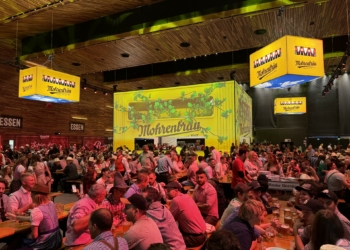 Oktoberfeststimmung in der Dornbirner Messehalle. Foto: Bandi Koeck