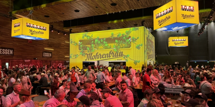 Oktoberfeststimmung in der Dornbirner Messehalle. Foto: Bandi Koeck