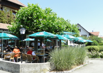 Die Nofler Stuba im Herzen der westlichsten Gemeinde bietet einen schönen Gastgarten. Fotos: Nofler Stuba