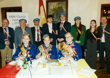 Die Geehrten: vorne (vlnr): Marie Hammerer, Sophia Stieger, Jakob Hammerer; hinten (vlnr): Dr. Wolfgang Matt, Dr. Wolfgang Burtscher, MMag. Benedikt König, Jakob Oberndorfer, Moritz Weber, Sarah Stöckl, Lisa-Marie Handle, Arno Meusburger
Fotonachweis: KMV Clunia/Öller