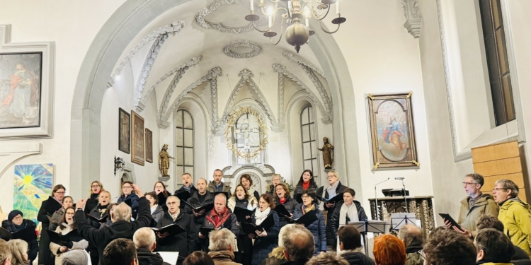 Der Chor Shalom in der Basilika Rankweil. Foto: Heli Köck