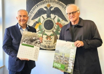 Bürgermeister Manfred Böhmwalder (links) mit Wolfgang Berchtold. Foto: Gemeinde