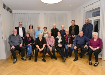 Die Jubelpaare mit Bgm. Katharina Wöß-Krall, Vize-Bürgermeister Andreas Prenn und den Gemeinderäten Helmut Jenny und Klaus Pirker im Trauraum der Häusle-Villa. ©  Marktgemeinde Rankweil