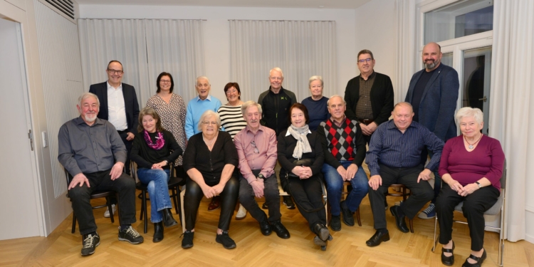 Die Jubelpaare mit Bgm. Katharina Wöß-Krall, Vize-Bürgermeister Andreas Prenn und den Gemeinderäten Helmut Jenny und Klaus Pirker im Trauraum der Häusle-Villa. ©  Marktgemeinde Rankweil