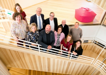 V.l.n.r.: Landschaftsarchitektin Gudrun Sturn, Katharina Rheinberger (stv. Kinderhaus-Leiterin), Petra Zimmermann (Projektverantwortliche, MG Rankweil), Landtagspräsident Harald Sonderegger, Gemeinderat Klaus Pirker, Vize-Bgm. Andreas Prenn, Bgm. Katharina-Wöß-Krall, Pfarrer Walter Juen, Hausleiterin Andrea Fussenegger, Architekt Christian Schmölz, Sandra Assmann (Mutter eines Kindes, das im Kinderhaus betreut wird) © Dietmar Mathis