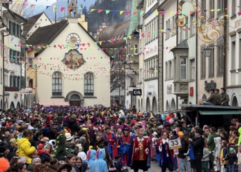 Blick in die Marktgasse mit der Johanniterkirche im Hintergrund. Fotos: Bandi Koeck