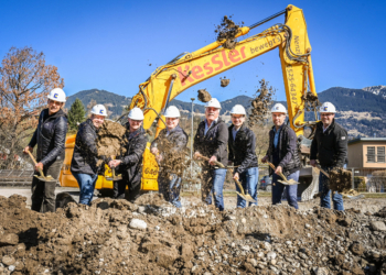 (v.l.: Christoph Kleboth, Kleboth Bau360, Christian Kessler, Kessler bewegt’s, Sandro Barbisch, LinsMock Baumanagement & Bau, Christian und Kurt Gerstgrasser, Gerstgrasser Steuerberatung, Markus Klösges, Gerstgrasser Digitalisierungspartner, Wolfgang Lässer, Bürgermeister Schlins, Marcel Erhart, Erhart Bau) 
Copyright: Udo Mittelberger/Gerstgrasser